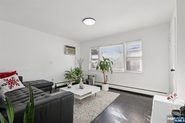 89 Anderson Avenue, Wallington, NJ 07057