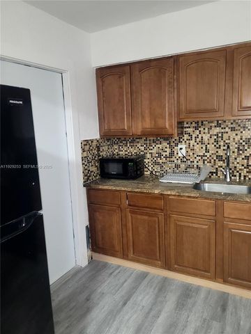 2126 NW 47th Ter, Miami, FL 33142