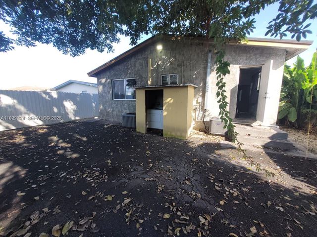 2126 NW 47th Ter, Miami, FL 33142