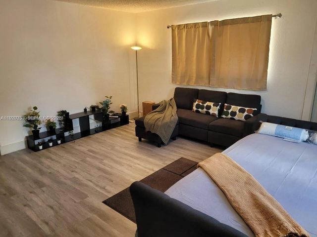 2126 NW 47th Ter, Miami, FL 33142