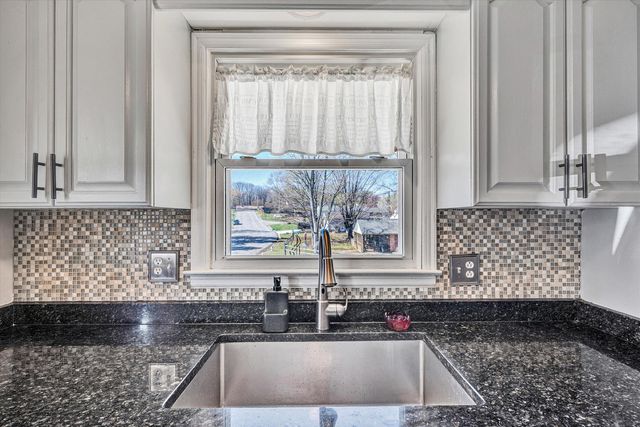 3076 Pebble DR, Roanoke, VA 24014