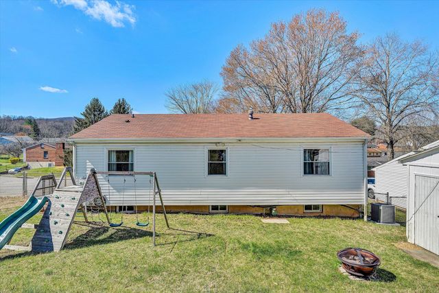 3076 Pebble DR, Roanoke, VA 24014