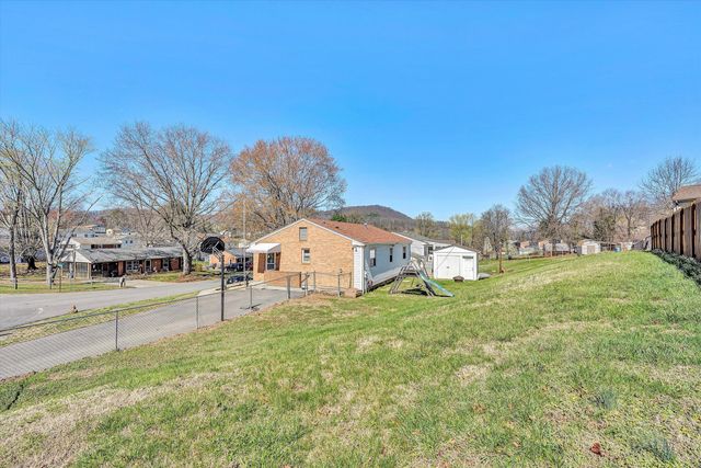 3076 Pebble DR, Roanoke, VA 24014