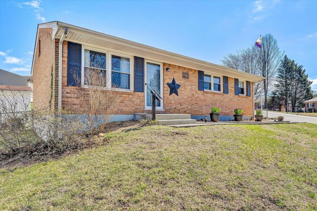 3076 Pebble DR, Roanoke, VA 24014