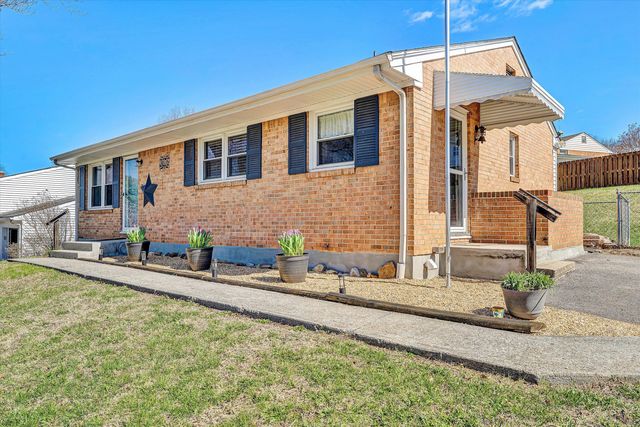 3076 Pebble DR, Roanoke, VA 24014