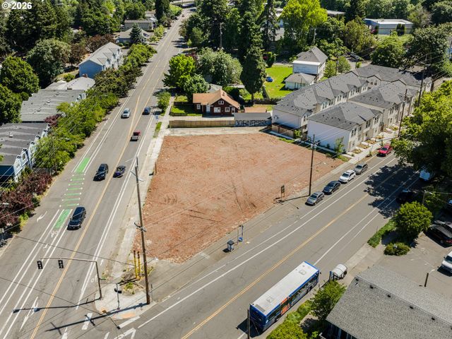 N Columbia Way, Portland, OR 97203