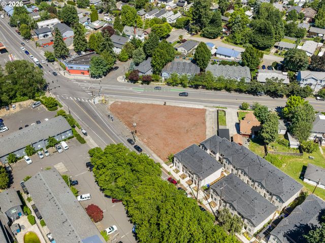 N Columbia Way, Portland, OR 97203