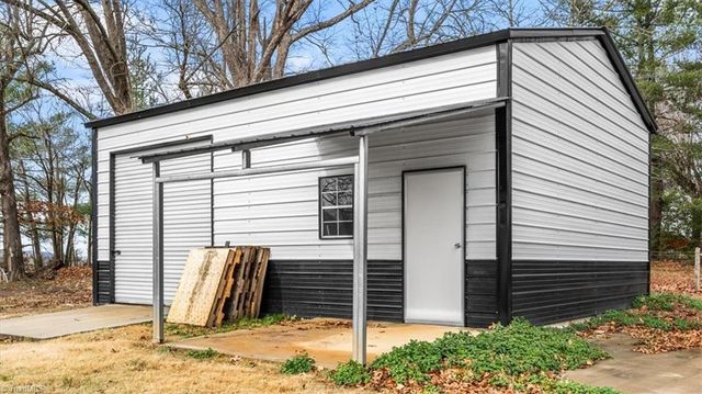 1768 Poole Town Road, Asheboro, NC 27205