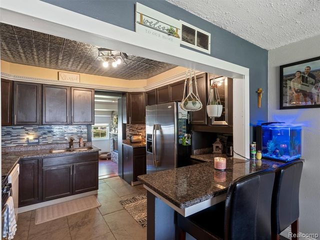3557 Frankman Avenue, Waterford, MI 48329