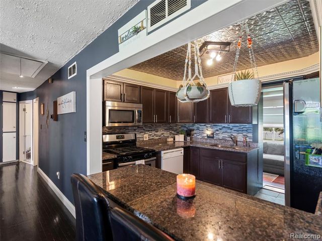3557 Frankman Avenue, Waterford, MI 48329