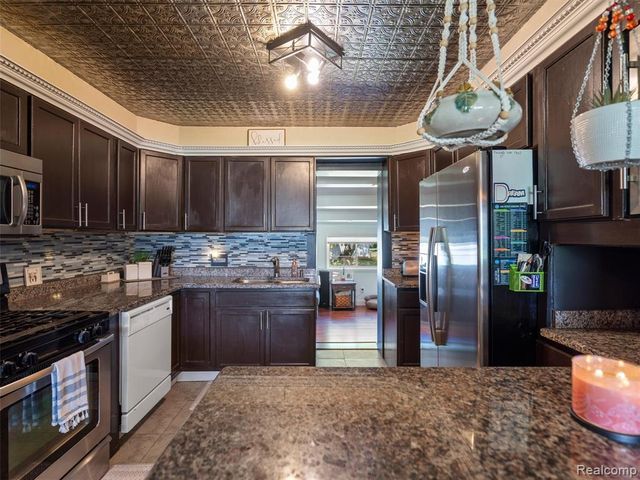 3557 Frankman Avenue, Waterford, MI 48329