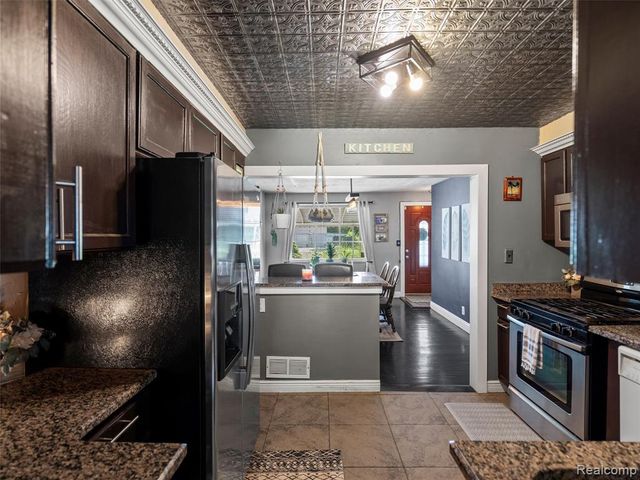 3557 Frankman Avenue, Waterford, MI 48329