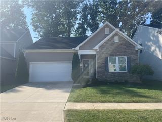 38455 Foxglen Avenue, Avon, OH 44011