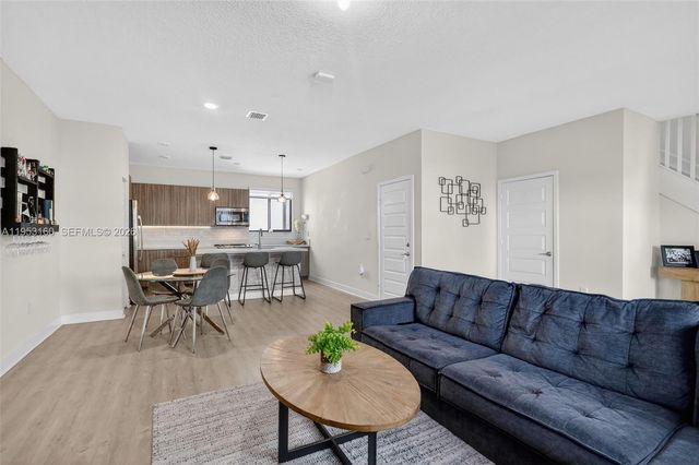 4975 NW 83rd Path, Doral, FL 33166