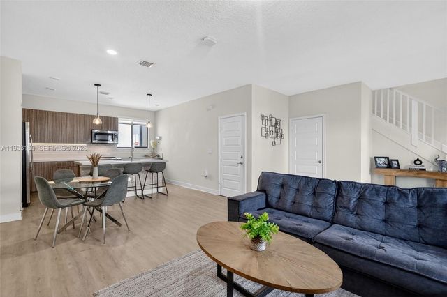 4975 NW 83rd Path, Doral, FL 33166