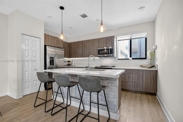 4975 NW 83rd Path, Doral, FL 33166