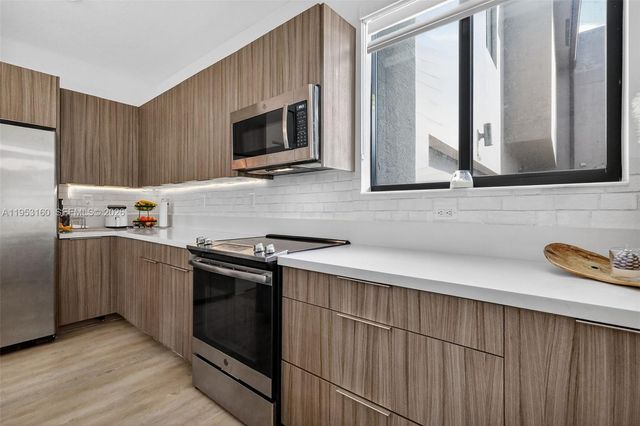 4975 NW 83rd Path, Doral, FL 33166