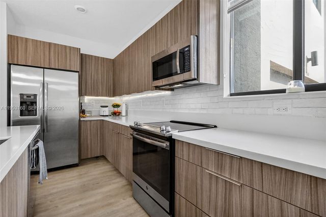 4975 NW 83rd Path, Doral, FL 33166