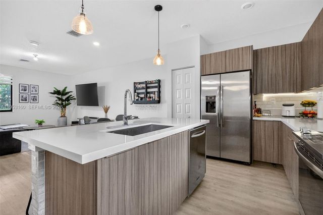 4975 NW 83rd Path, Doral, FL 33166