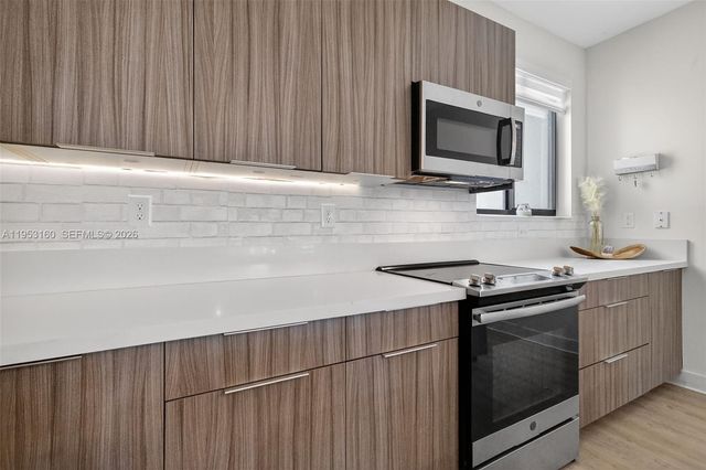 4975 NW 83rd Path, Doral, FL 33166