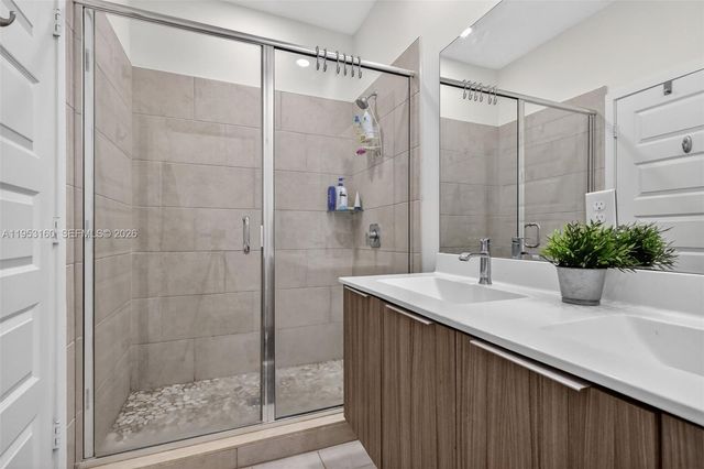 4975 NW 83rd Path, Doral, FL 33166