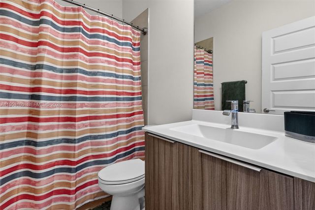 4975 NW 83rd Path, Doral, FL 33166