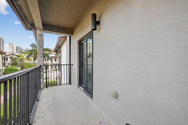 4975 NW 83rd Path, Doral, FL 33166