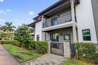 4975 NW 83rd Path, Doral, FL 33166