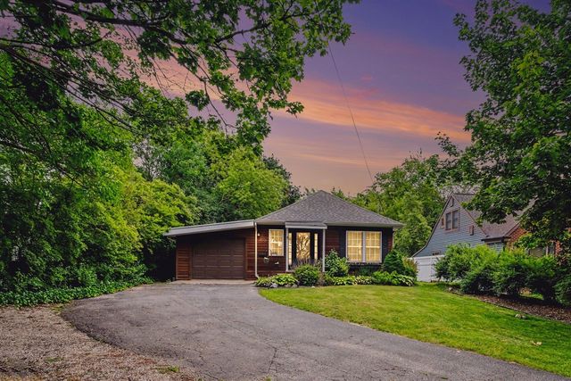 1100 Breton Road, East Grand Rapids, MI 49506