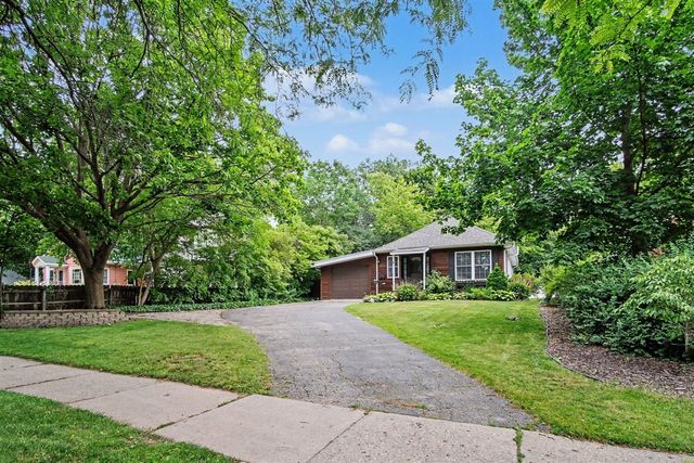 1100 Breton Road, East Grand Rapids, MI 49506