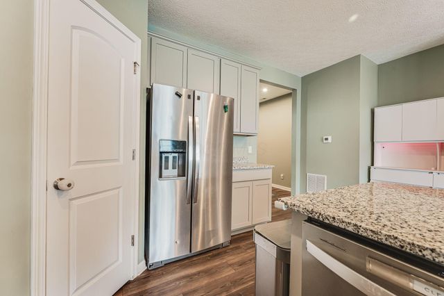 1187 Lake Forest Drive, Hebron, OH 43025
