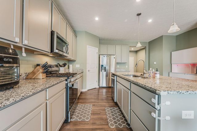1187 Lake Forest Drive, Hebron, OH 43025