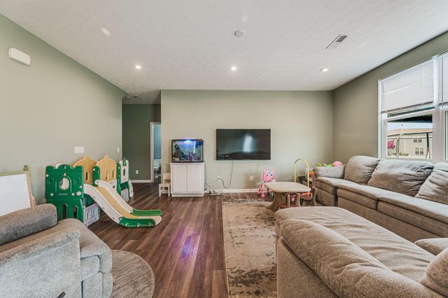 1187 Lake Forest Drive, Hebron, OH 43025