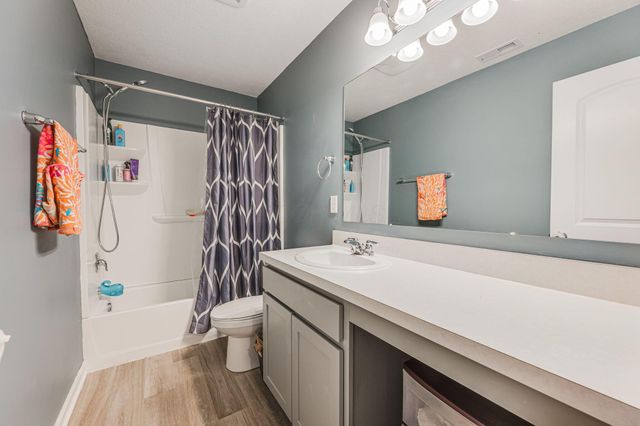 1187 Lake Forest Drive, Hebron, OH 43025