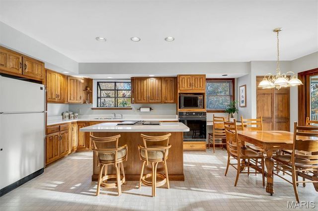 2075 Meaghan Lane, Pacific, MO 63069