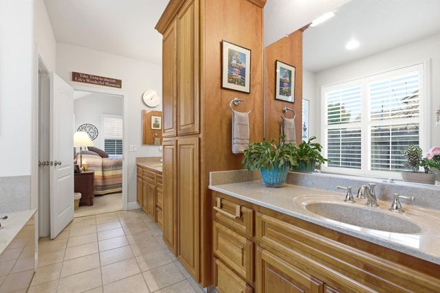 347 E Milgeo Ave, Ripon, CA 95366