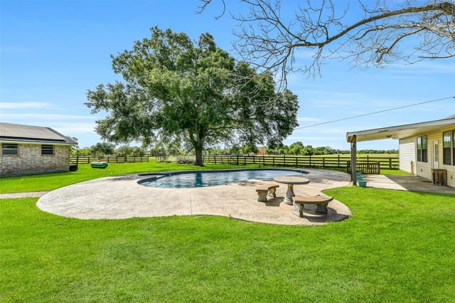 3358 County Road 172, Alvin, TX 77511