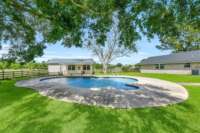 3358 County Road 172, Alvin, TX 77511
