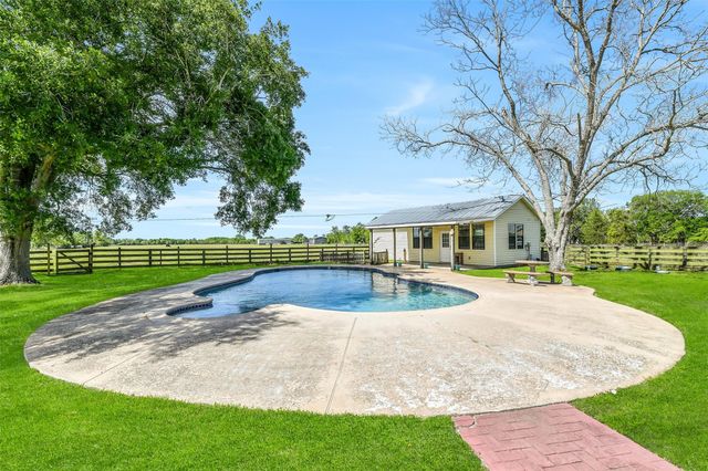 3358 County Road 172, Alvin, TX 77511