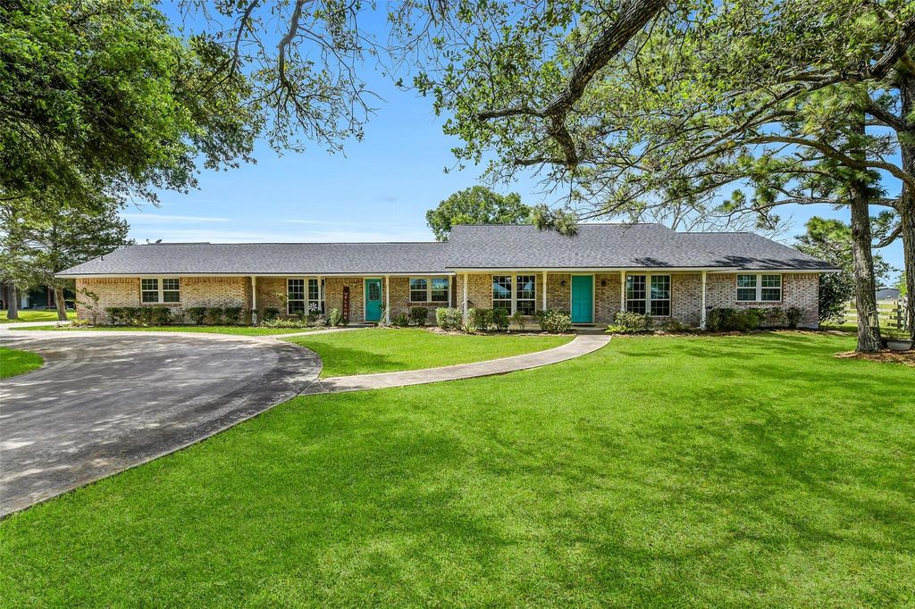 3358 County Road 172, Alvin, TX 77511
