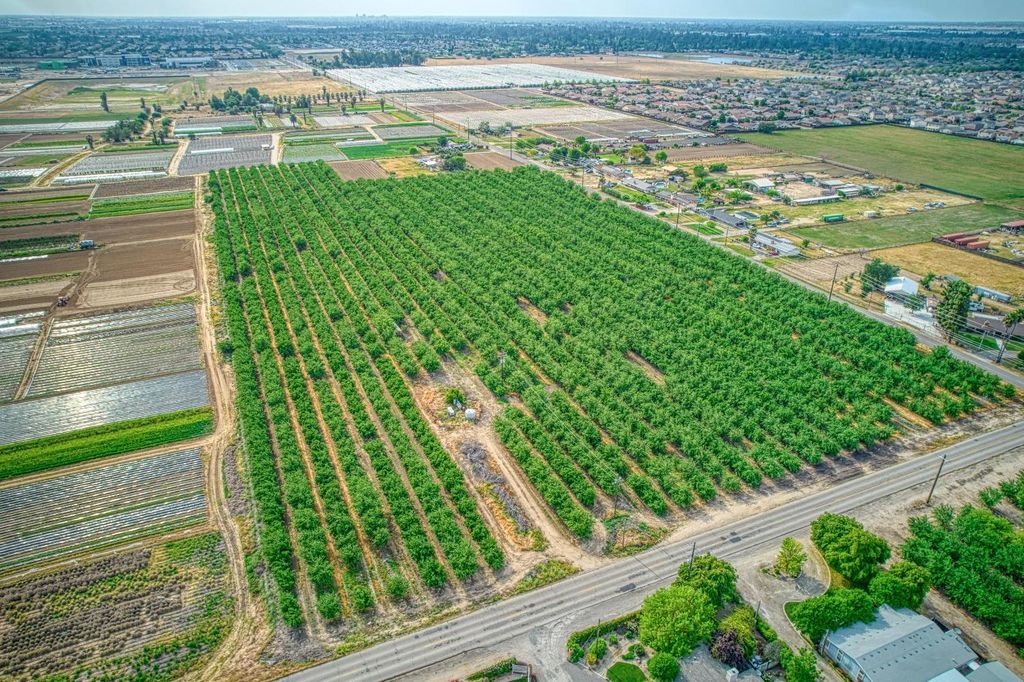 Image 3 of property listing at 1581 S Temperance Avenue, Fresno, CA 93727