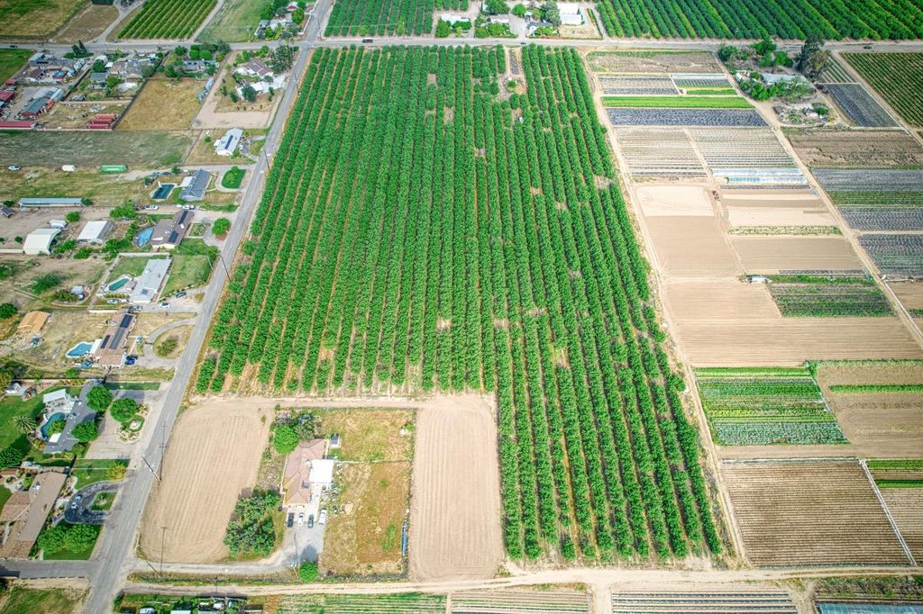 Image 5 of property listing at 1581 S Temperance Avenue, Fresno, CA 93727