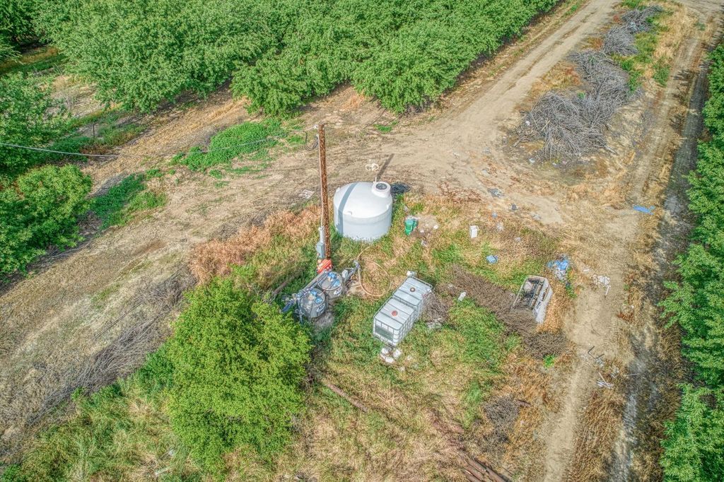 Image 9 of property listing at 1581 S Temperance Avenue, Fresno, CA 93727