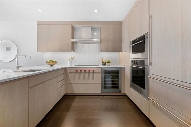 150 Seaport Blvd 11C, Boston, MA 02210