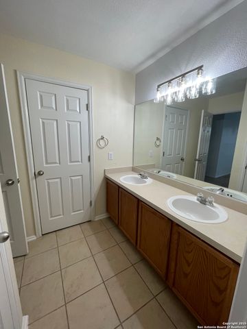 13523 BRISTOW DAWN, San Antonio, TX 78217