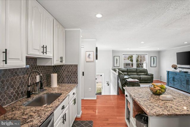 5829 PARAKEET DR, Burke, VA 22015