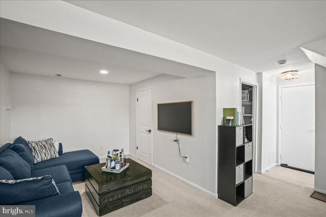 5829 PARAKEET DR, Burke, VA 22015