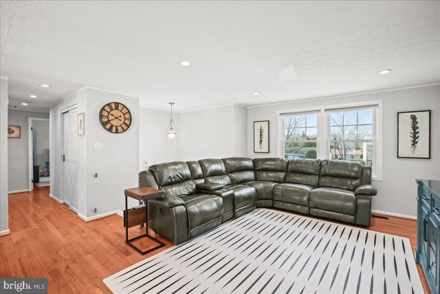 5829 PARAKEET DR, Burke, VA 22015