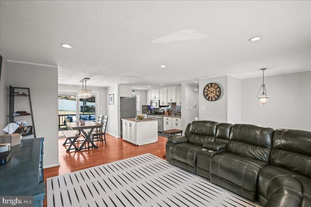 5829 PARAKEET DR, Burke, VA 22015