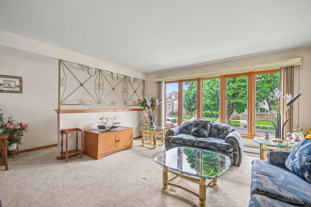 5439 N Neva Avenue, Chicago, IL 60656